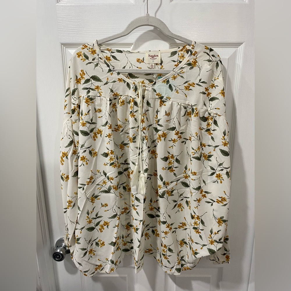 Hayden NWT, women’s size 2X, peasant blouse, flowy, dolman sleeve, polyester.